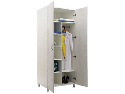 Шкаф предназначен для хранения рабочей и личной одежды и вещей в больницах